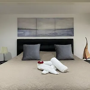 Duplex Situe A 2min De La Gare Du Nord Appartement