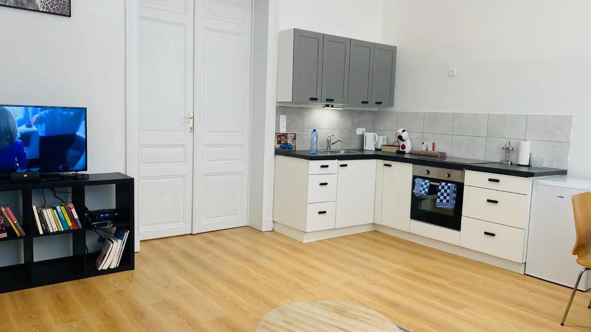 Studio Calme Et Lumineux A Uccle Brussels