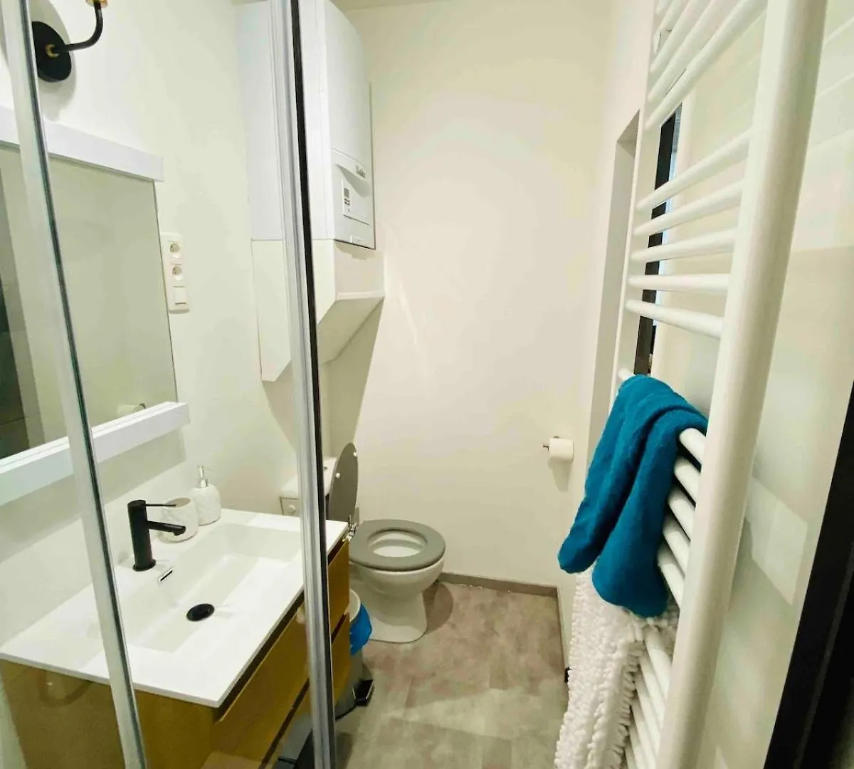 Studio Calme Et Lumineux A Uccle Bruksela Apartament